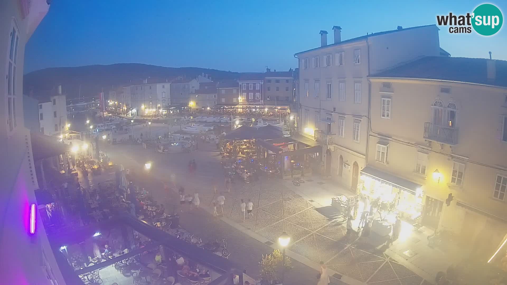 LIVE cam Cres city – place principale et “mandrač” – île de Cres – Croatie