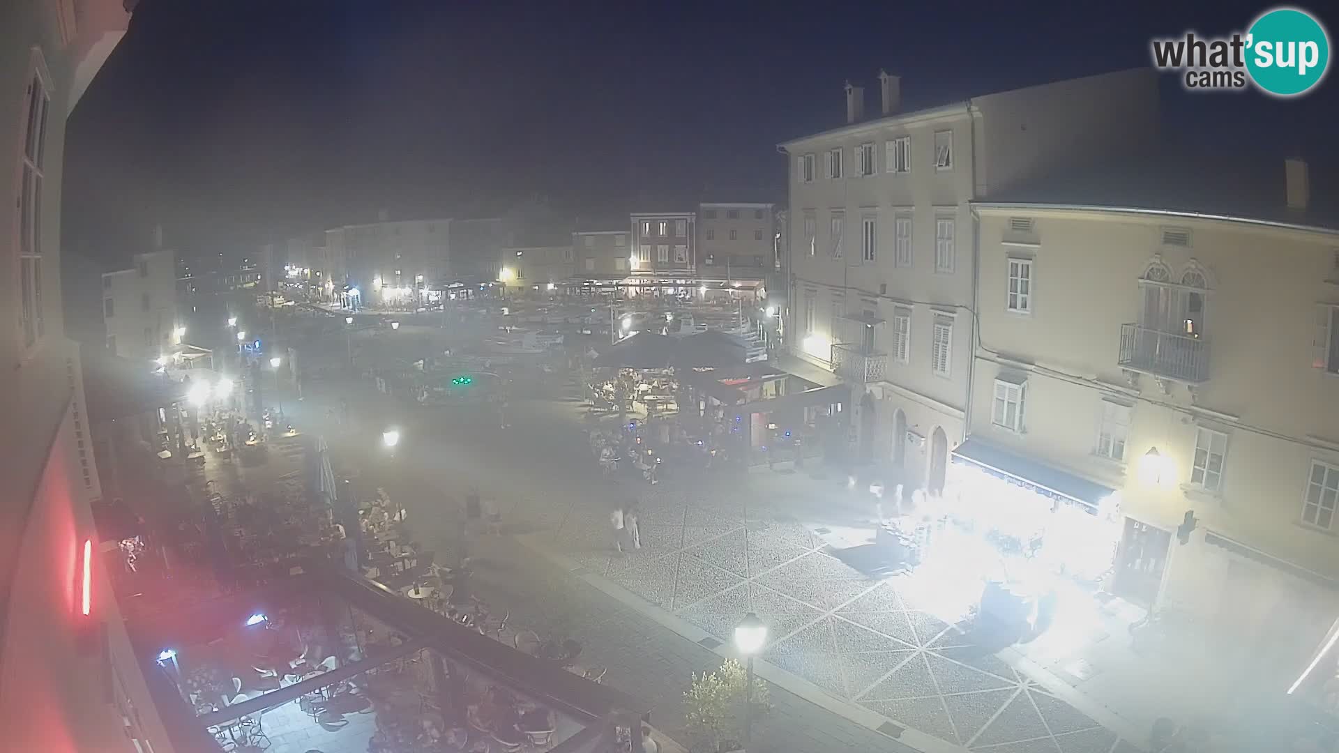 Web kamera Grad Cres – glavni trg i “mandrač” – otok Cres