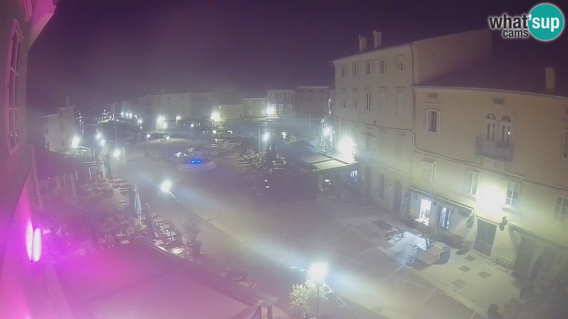 Cámara en vivo ciudad de Cres – plaza principal y “mandrač” – isla de Cres – Croacia