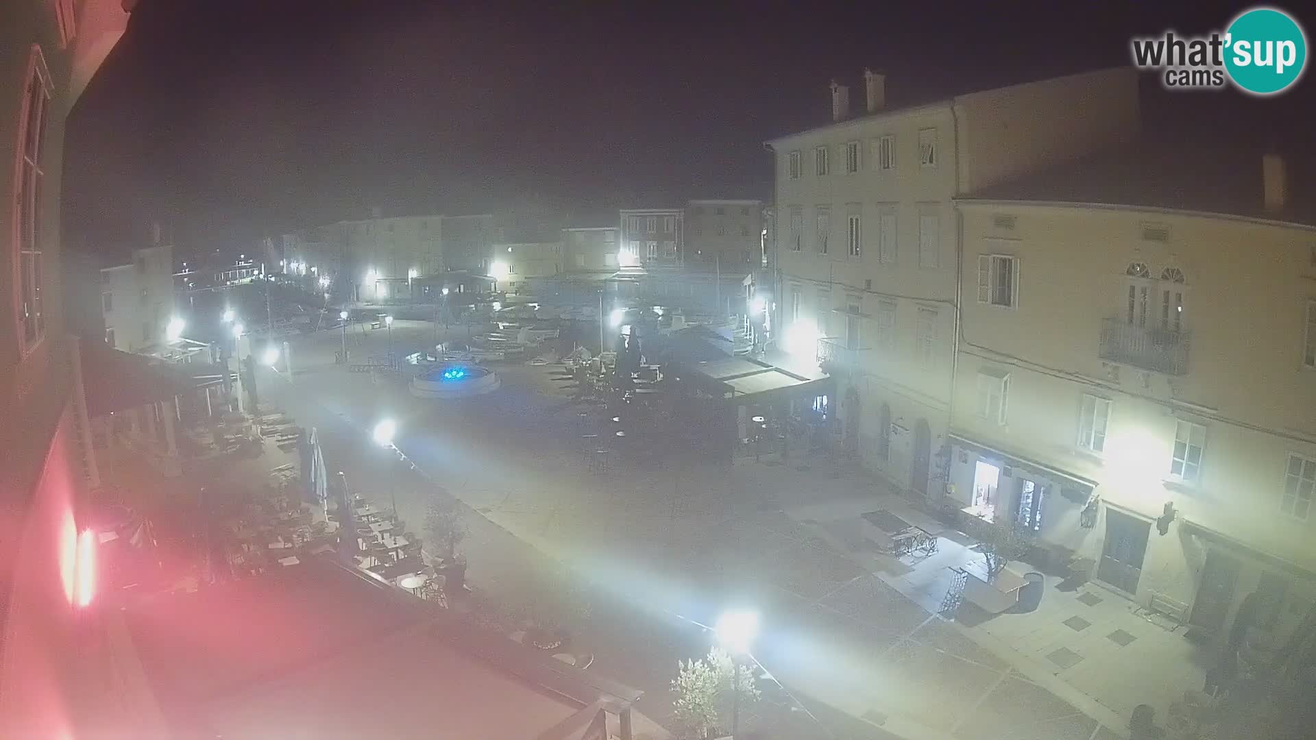 Cámara en vivo ciudad de Cres – plaza principal y “mandrač” – isla de Cres – Croacia