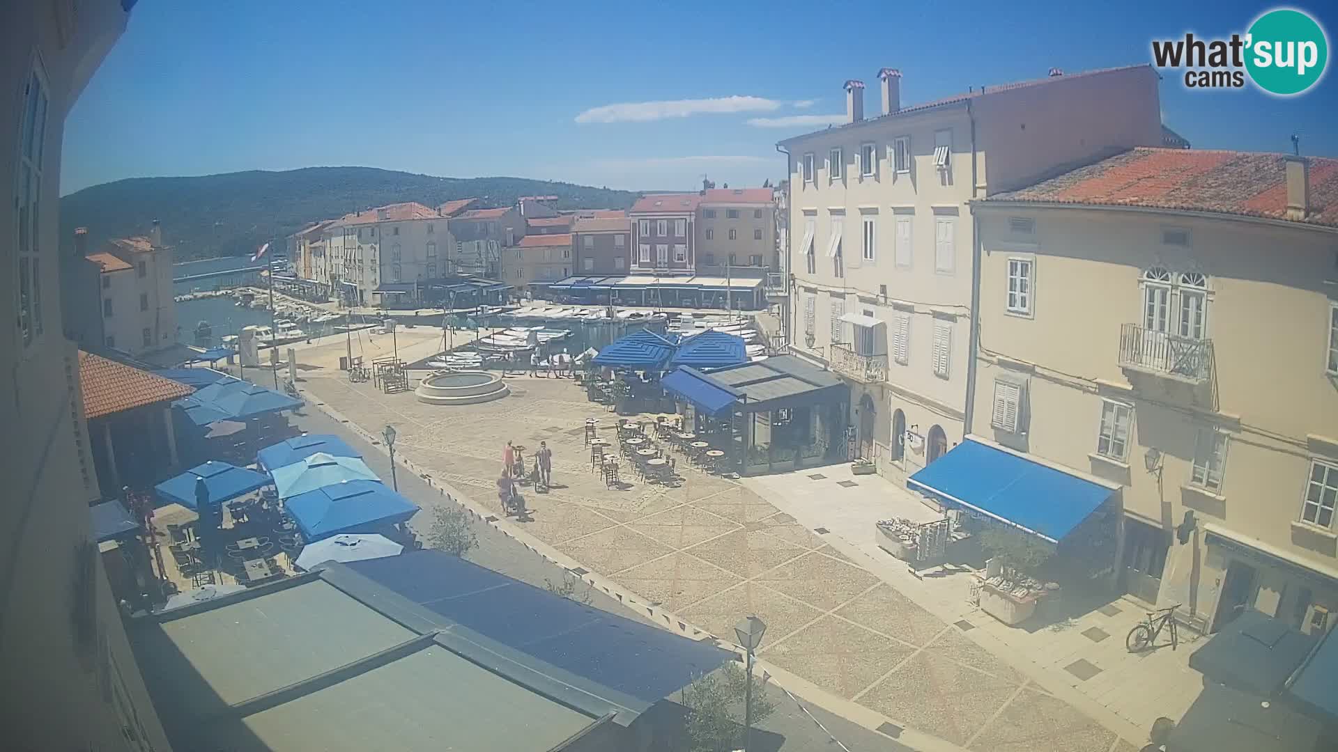 Web kamera Grad Cres – glavni trg i “mandrač” – otok Cres