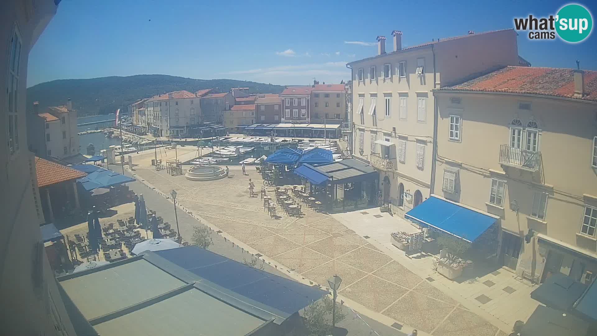 LIVE cam Cres city – place principale et “mandrač” – île de Cres – Croatie
