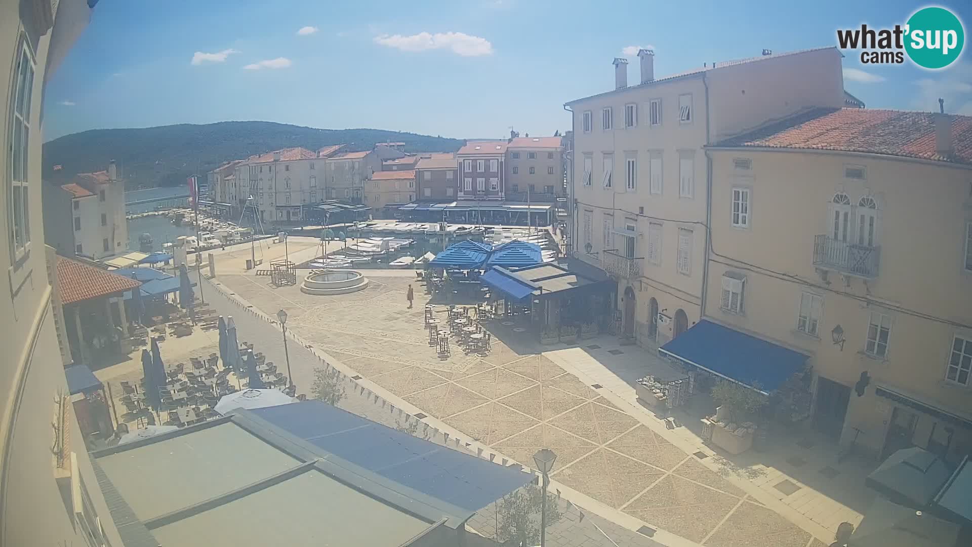 Cámara en vivo ciudad de Cres – plaza principal y “mandrač” – isla de Cres – Croacia