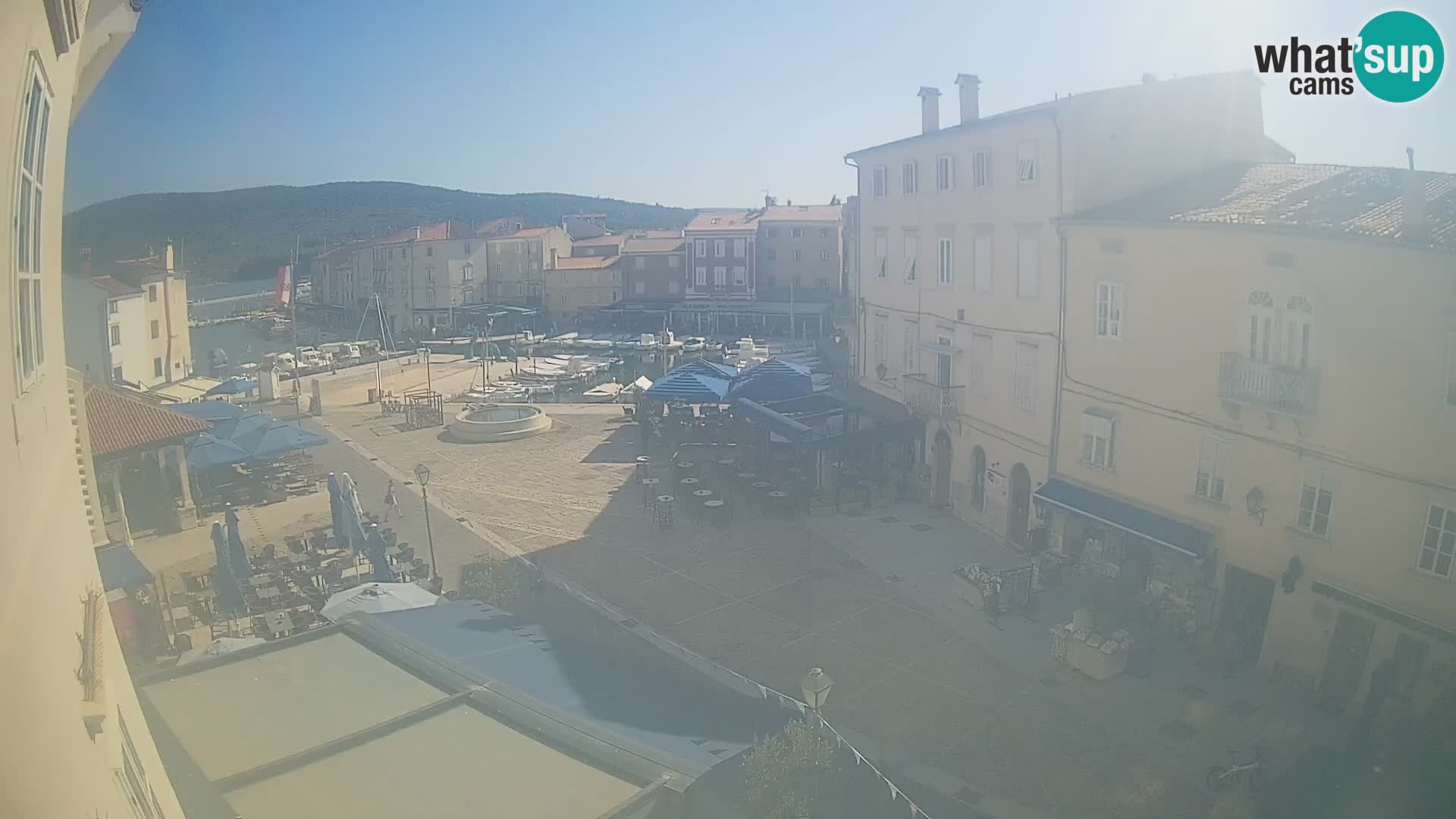 Cámara en vivo ciudad de Cres – plaza principal y “mandrač” – isla de Cres – Croacia