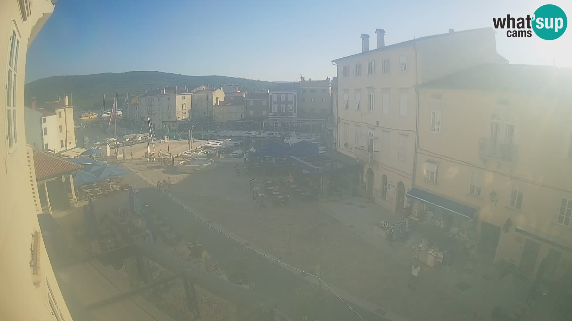 Cámara en vivo ciudad de Cres – plaza principal y “mandrač” – isla de Cres – Croacia