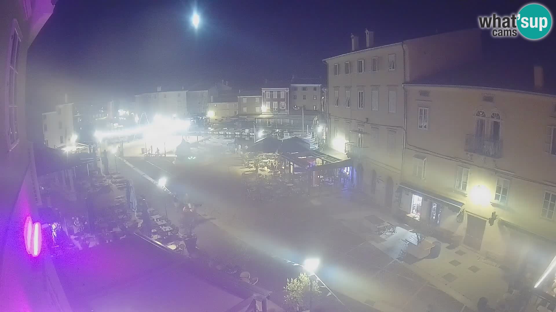 LIVE cam Cres city – place principale et “mandrač” – île de Cres – Croatie