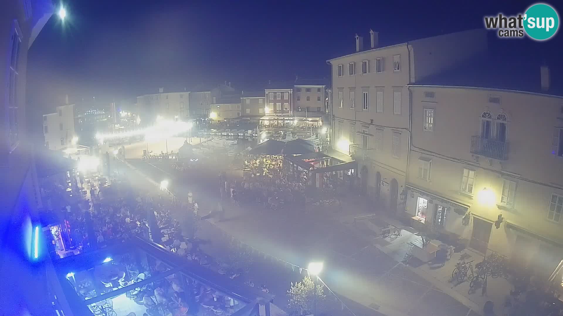 Cámara en vivo ciudad de Cres – plaza principal y “mandrač” – isla de Cres – Croacia