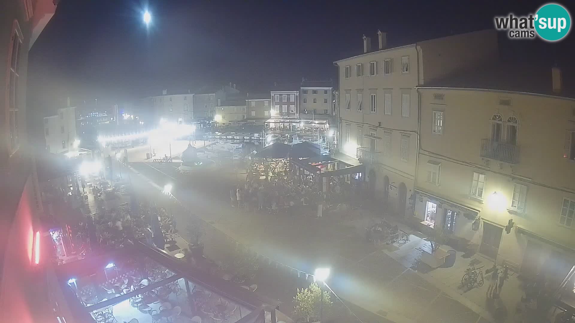 Cámara en vivo ciudad de Cres – plaza principal y “mandrač” – isla de Cres – Croacia