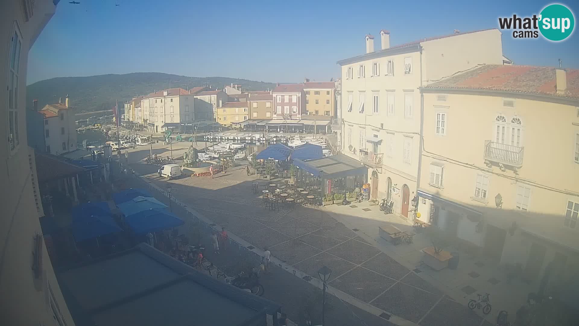 LIVE cam Cres city – place principale et “mandrač” – île de Cres – Croatie