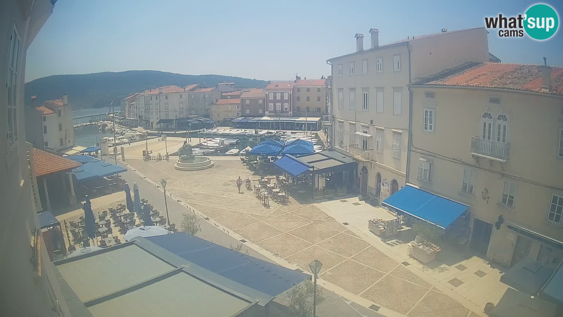 Cámara en vivo ciudad de Cres – plaza principal y “mandrač” – isla de Cres – Croacia