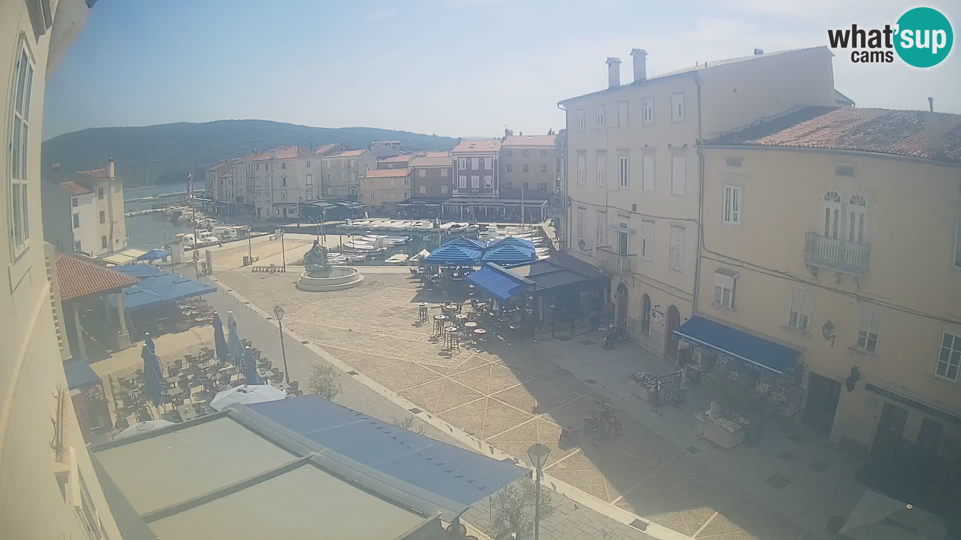 LIVE cam Cres city – place principale et “mandrač” – île de Cres – Croatie