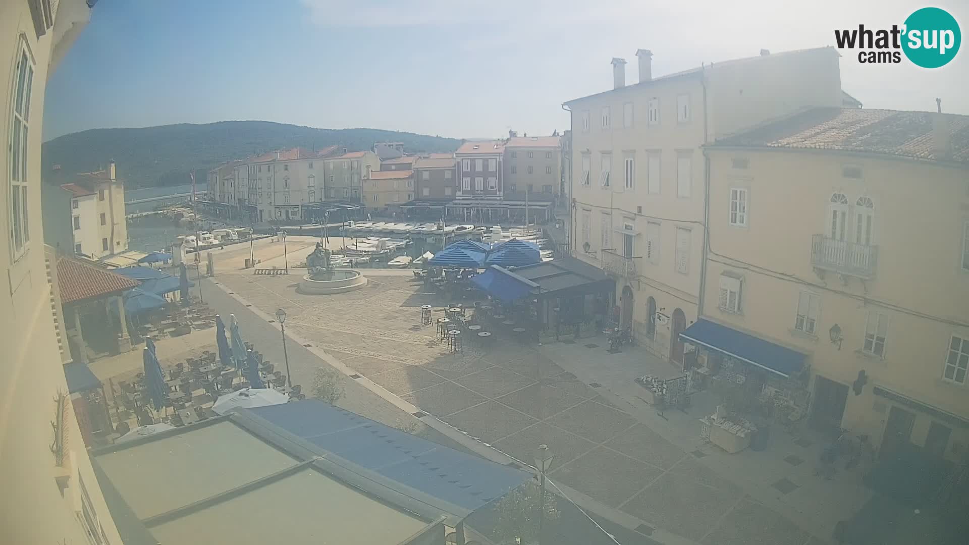 LIVE cam Cres city – place principale et “mandrač” – île de Cres – Croatie