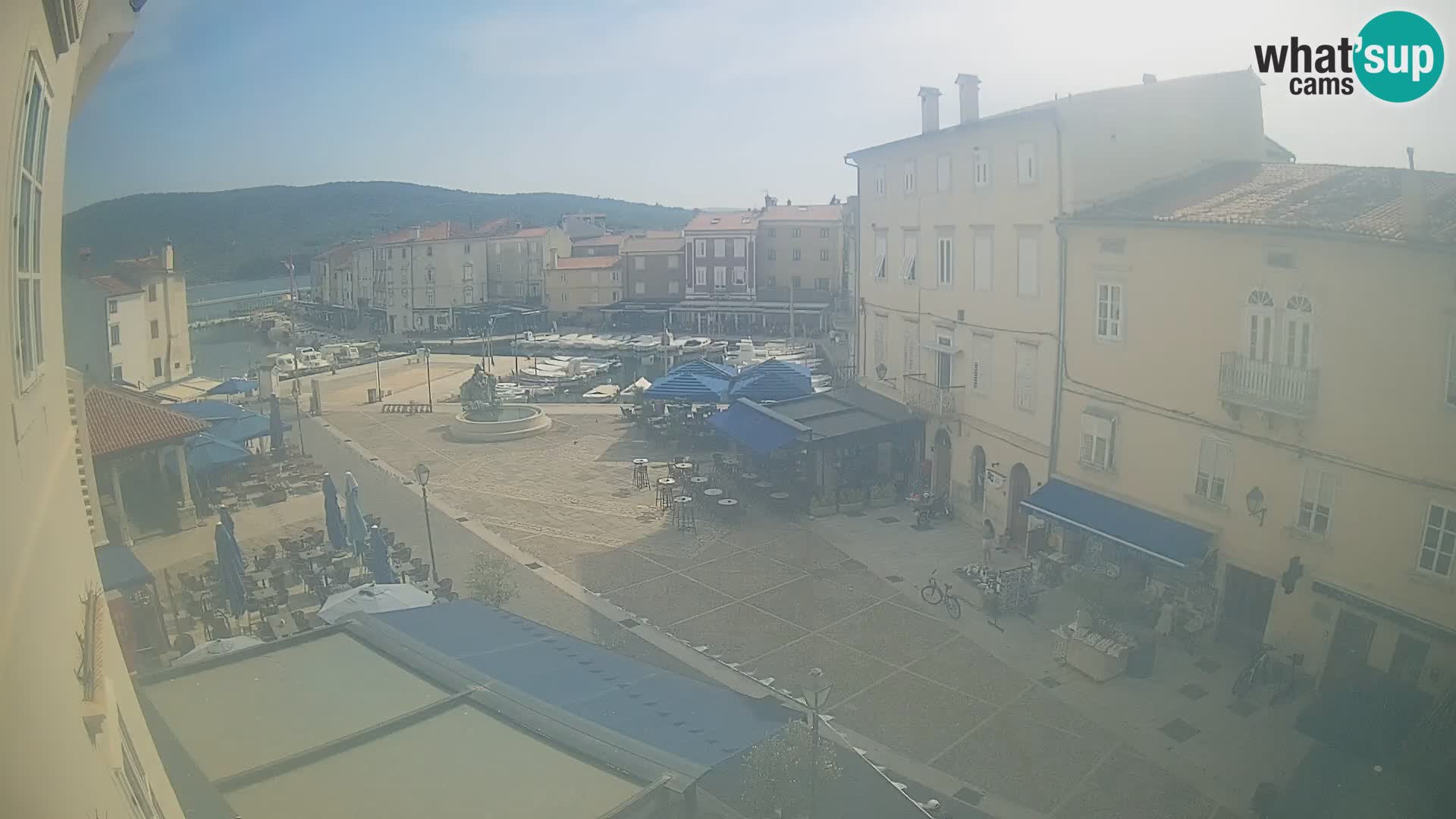 LIVE cam Cres city – place principale et “mandrač” – île de Cres – Croatie