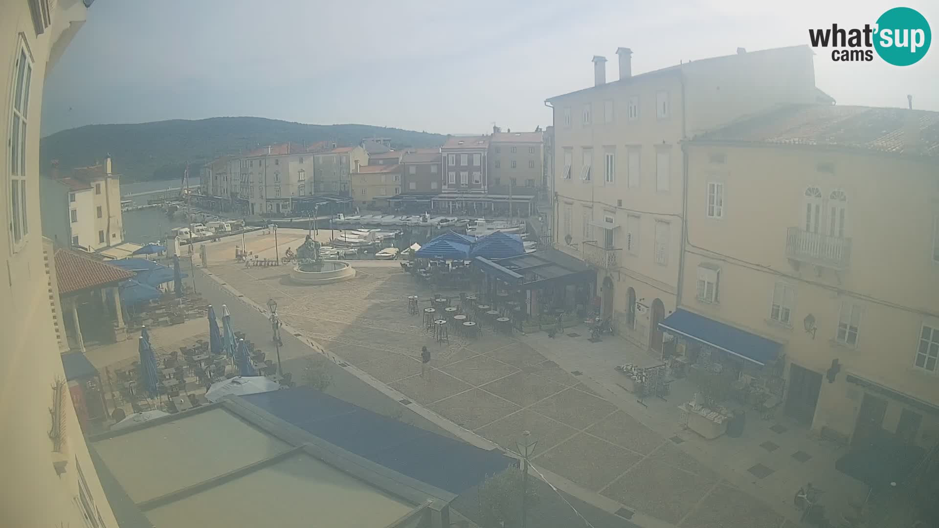 Cámara en vivo ciudad de Cres – plaza principal y “mandrač” – isla de Cres – Croacia