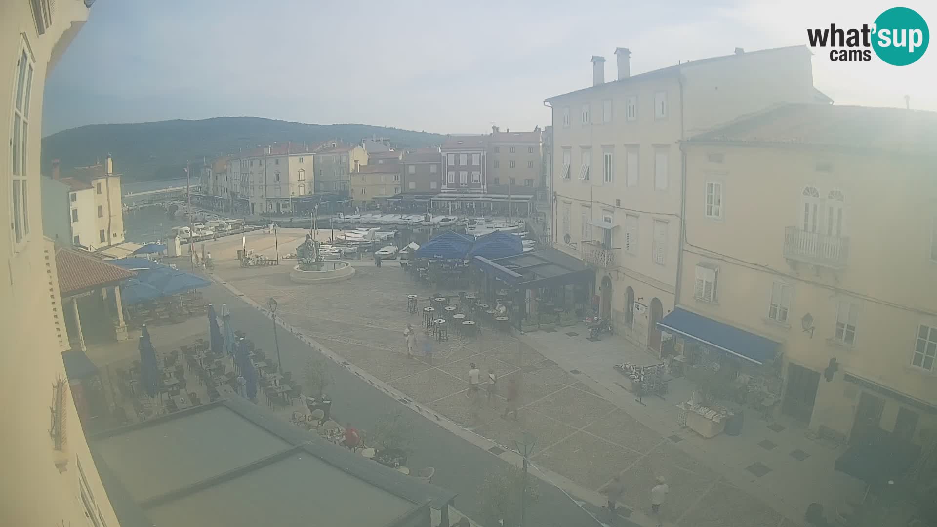 LIVE cam Cres city – place principale et “mandrač” – île de Cres – Croatie
