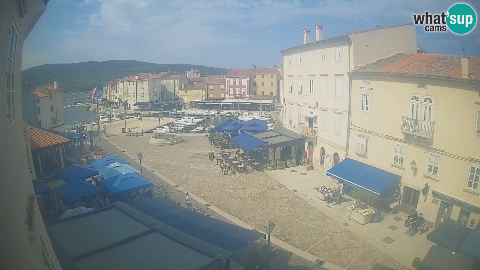 Cámara en vivo ciudad de Cres – plaza principal y “mandrač” – isla de Cres – Croacia