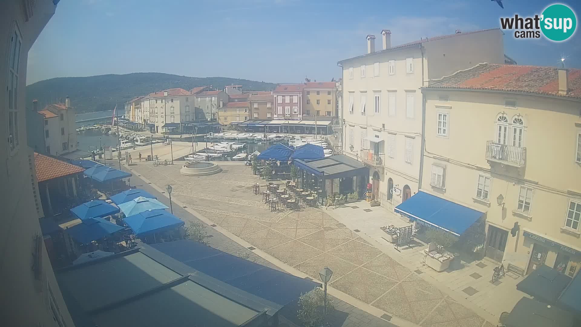 Cámara en vivo ciudad de Cres – plaza principal y “mandrač” – isla de Cres – Croacia