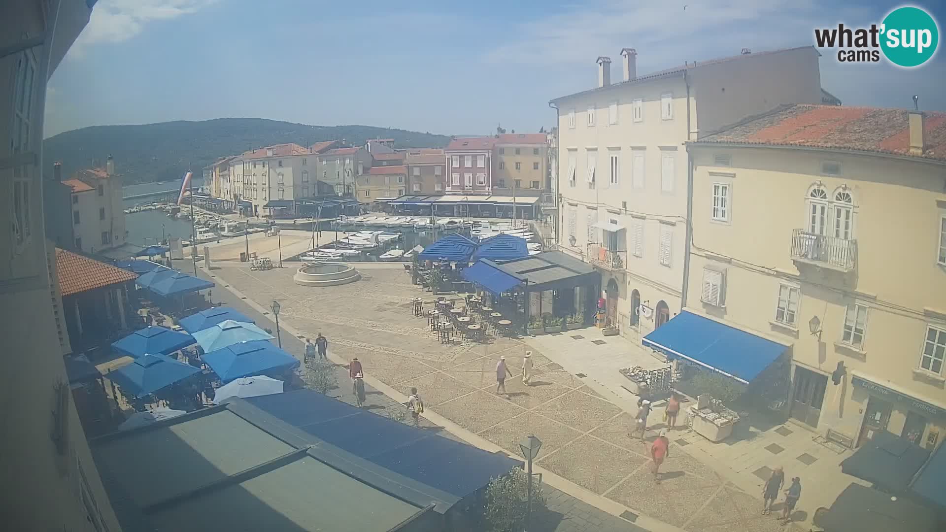 LIVE cam Cres city – place principale et “mandrač” – île de Cres – Croatie