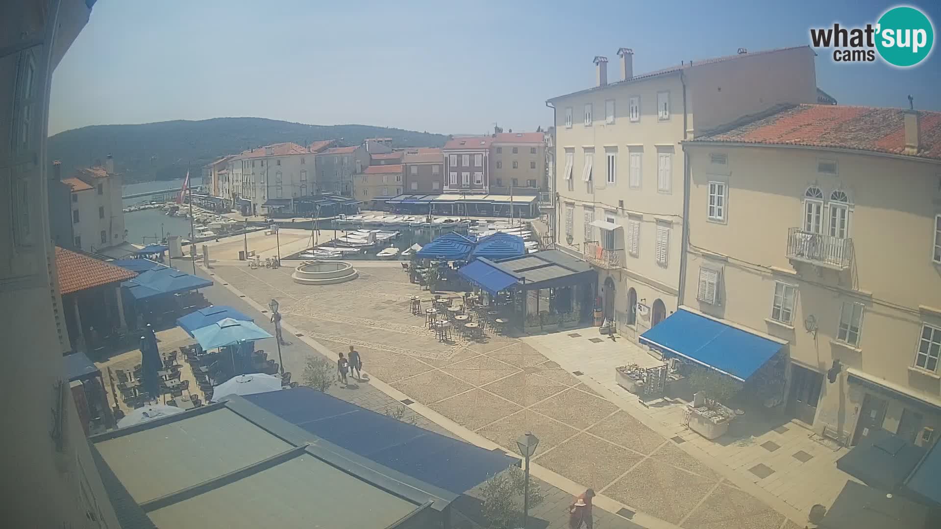 LIVE cam Cres city – place principale et “mandrač” – île de Cres – Croatie