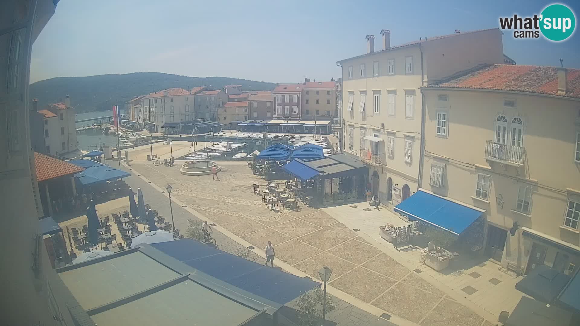 LIVE cam Cres city – place principale et “mandrač” – île de Cres – Croatie