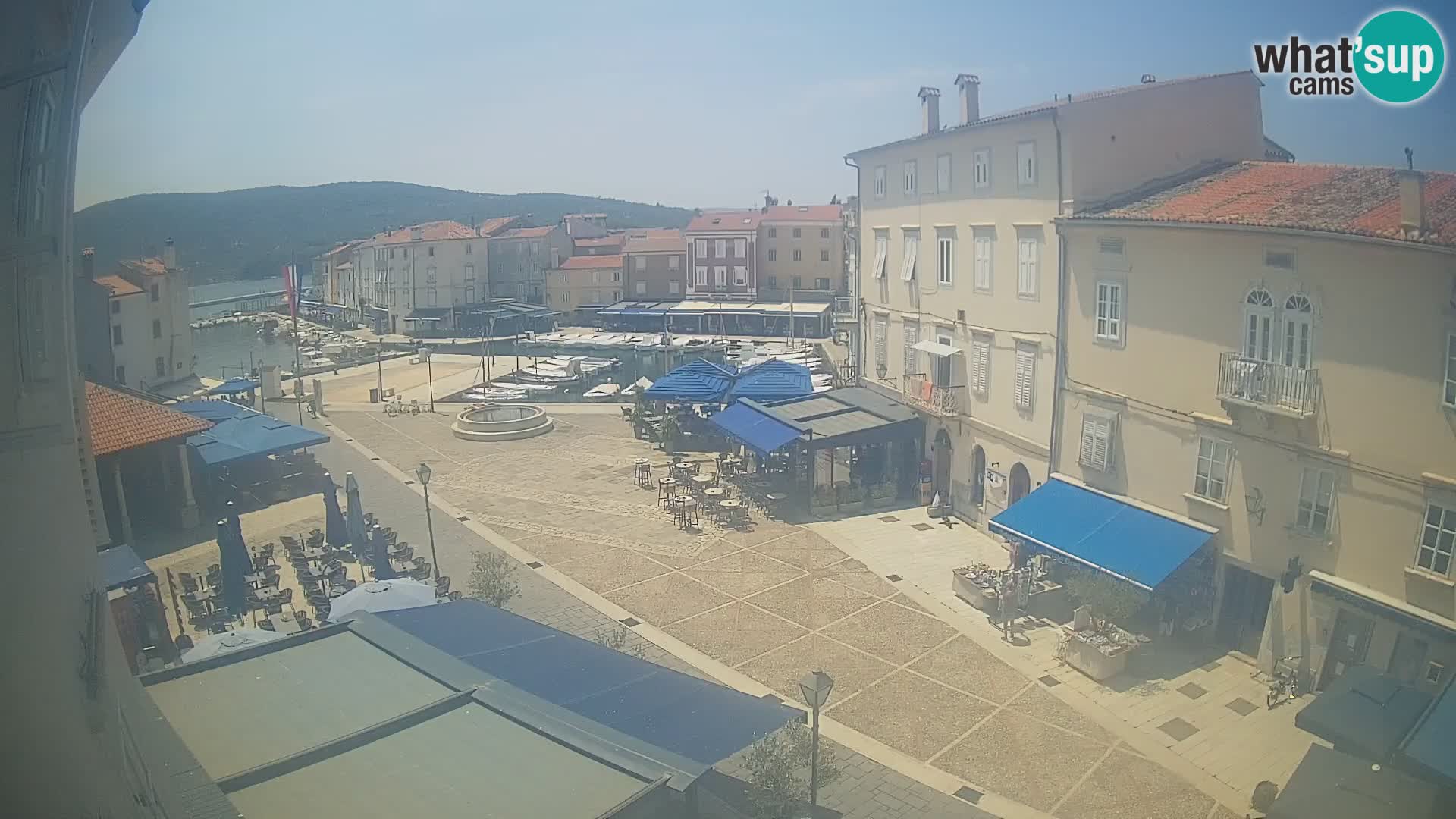LIVE cam Cres city – place principale et “mandrač” – île de Cres – Croatie