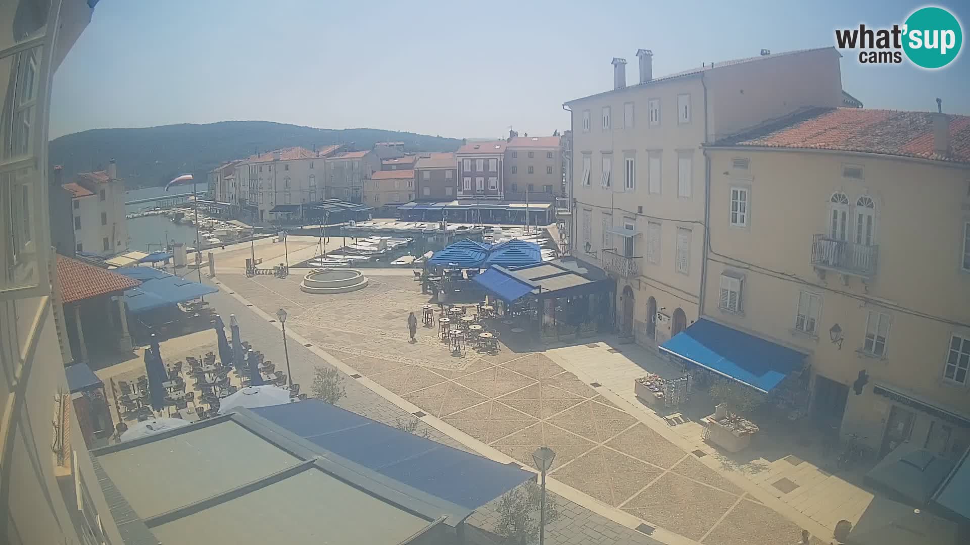 LIVE cam Cres city – place principale et “mandrač” – île de Cres – Croatie