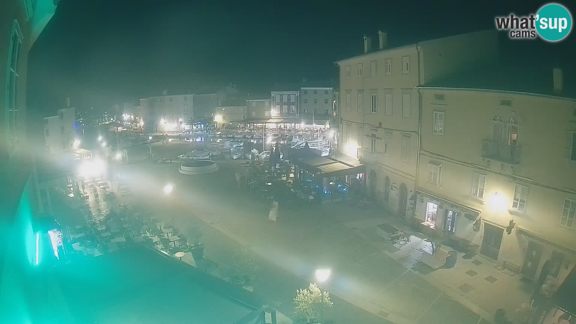 Cámara en vivo ciudad de Cres – plaza principal y “mandrač” – isla de Cres – Croacia