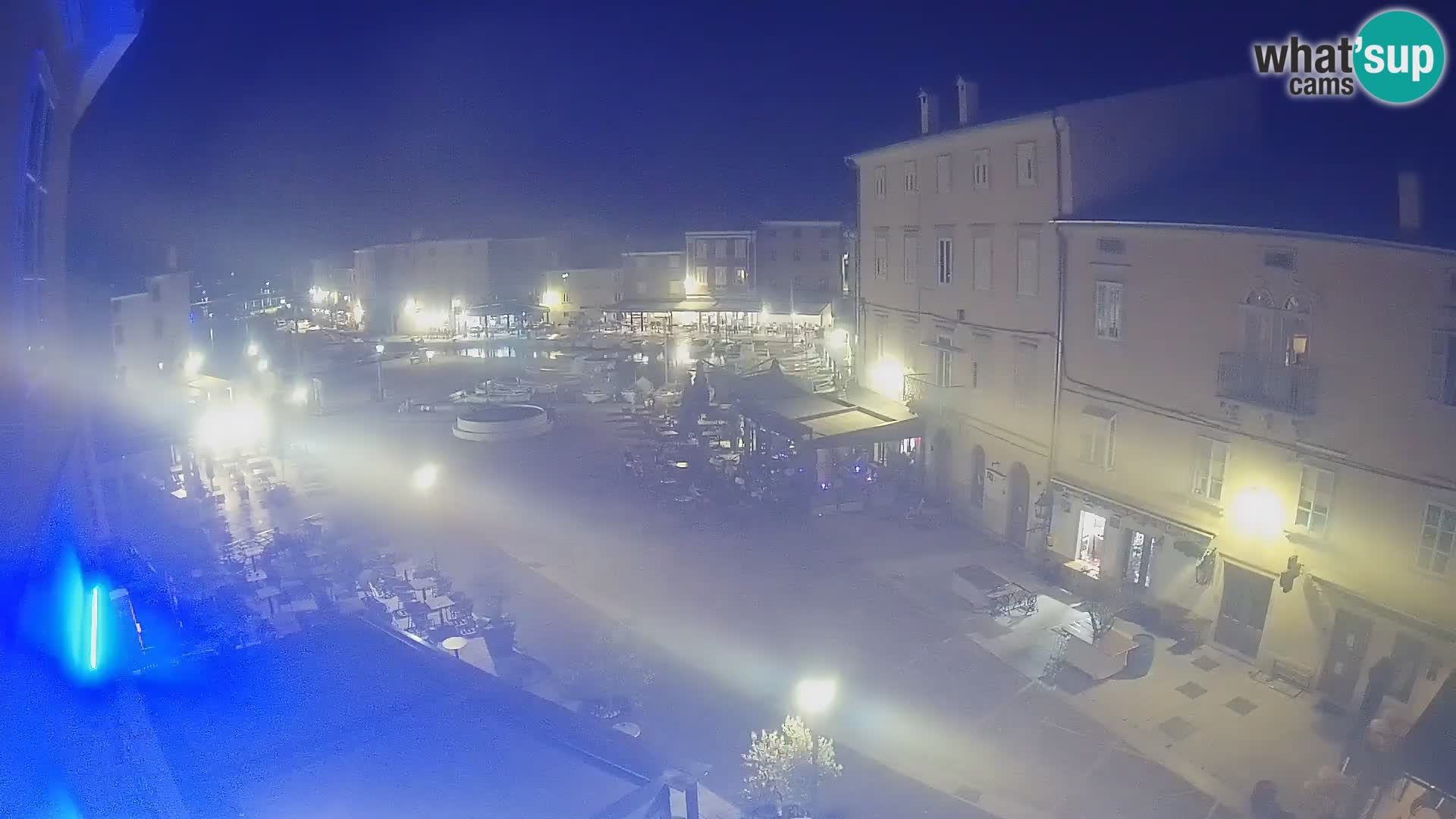 Cámara en vivo ciudad de Cres – plaza principal y “mandrač” – isla de Cres – Croacia