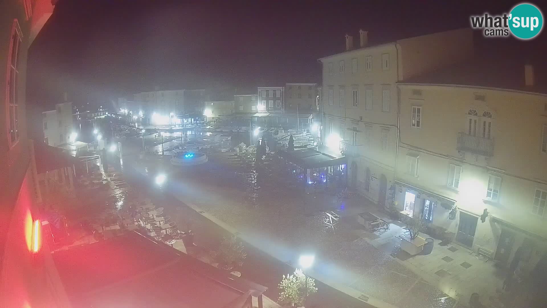 Cámara en vivo ciudad de Cres – plaza principal y “mandrač” – isla de Cres – Croacia