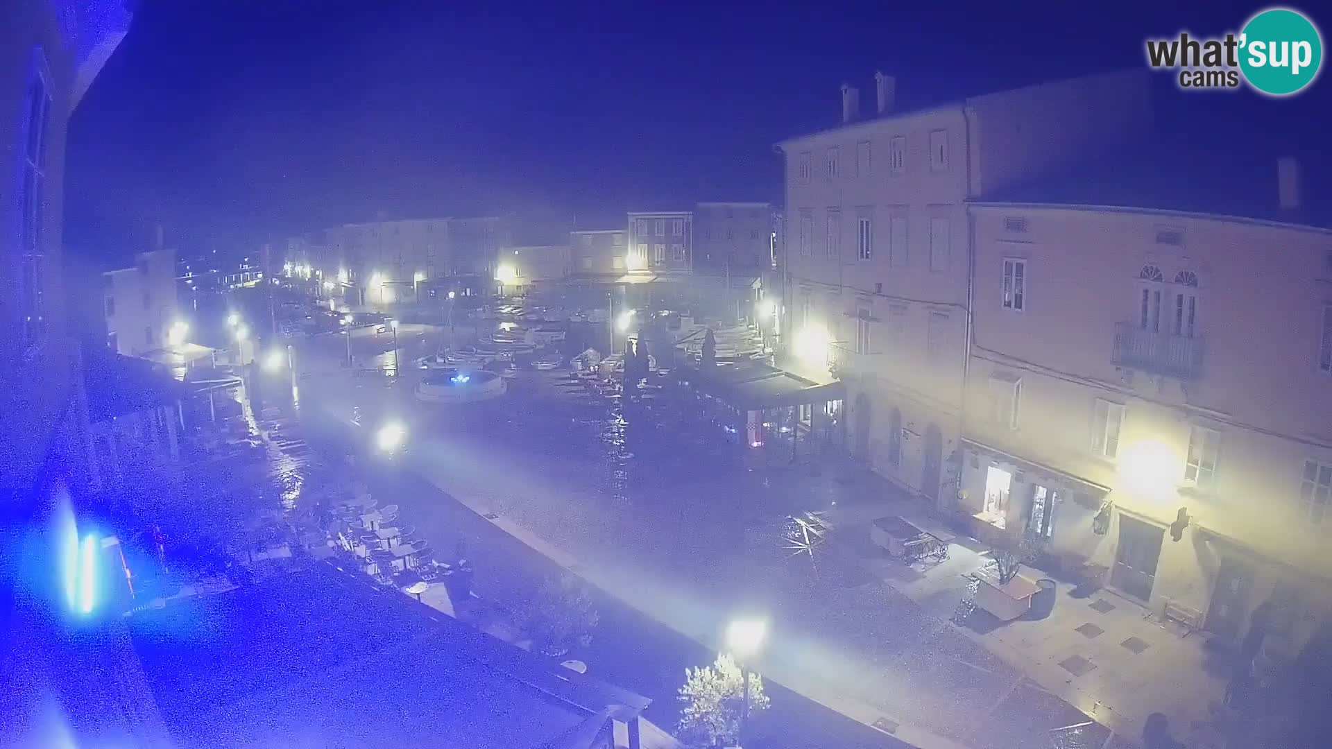 Cámara en vivo ciudad de Cres – plaza principal y “mandrač” – isla de Cres – Croacia