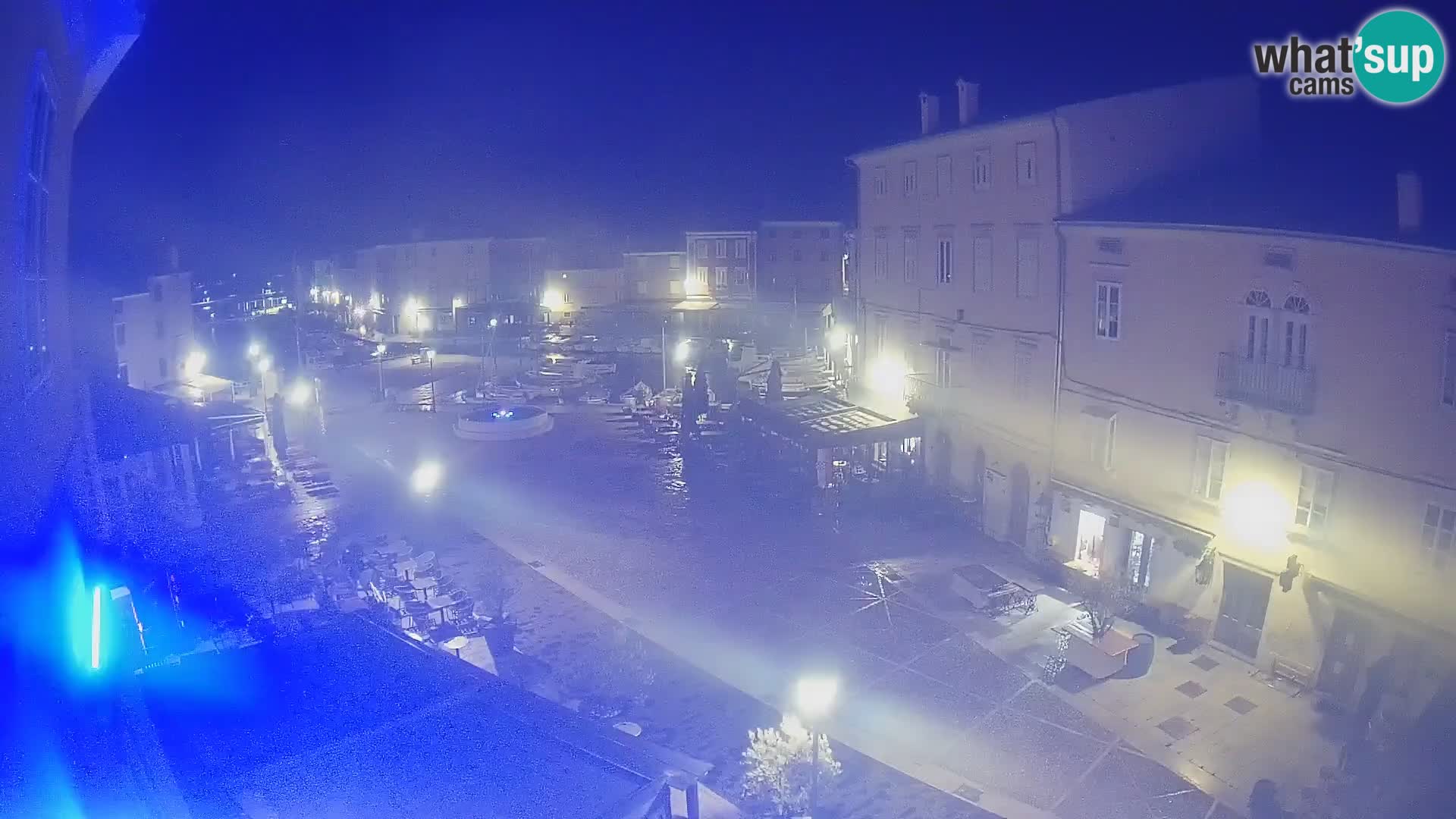 Cámara en vivo ciudad de Cres – plaza principal y “mandrač” – isla de Cres – Croacia