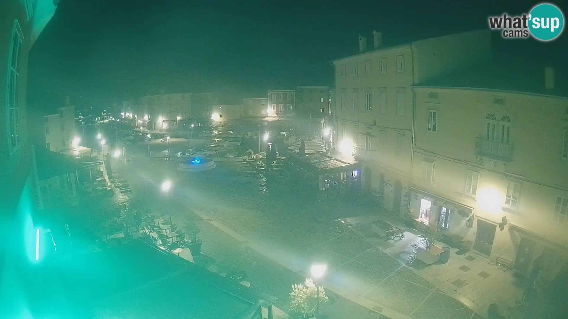 Cámara en vivo ciudad de Cres – plaza principal y “mandrač” – isla de Cres – Croacia