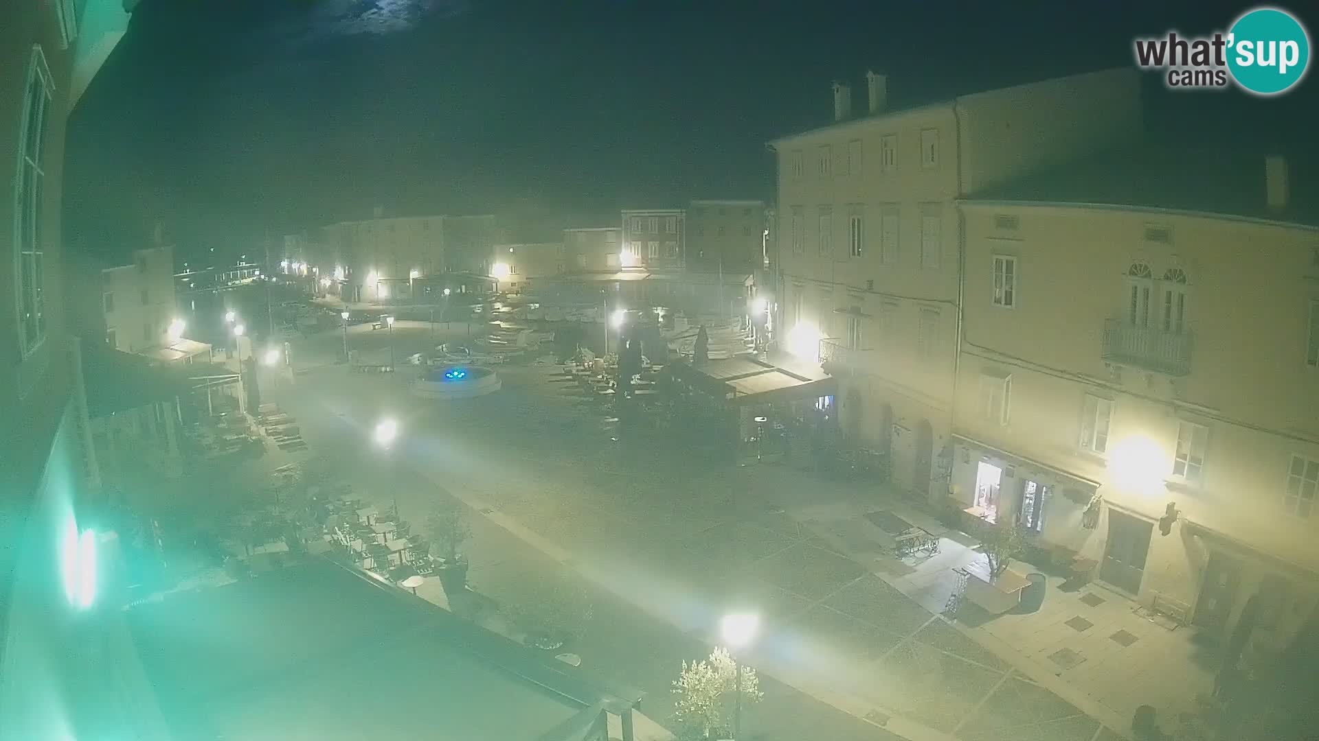 LIVE cam Cres city – place principale et “mandrač” – île de Cres – Croatie