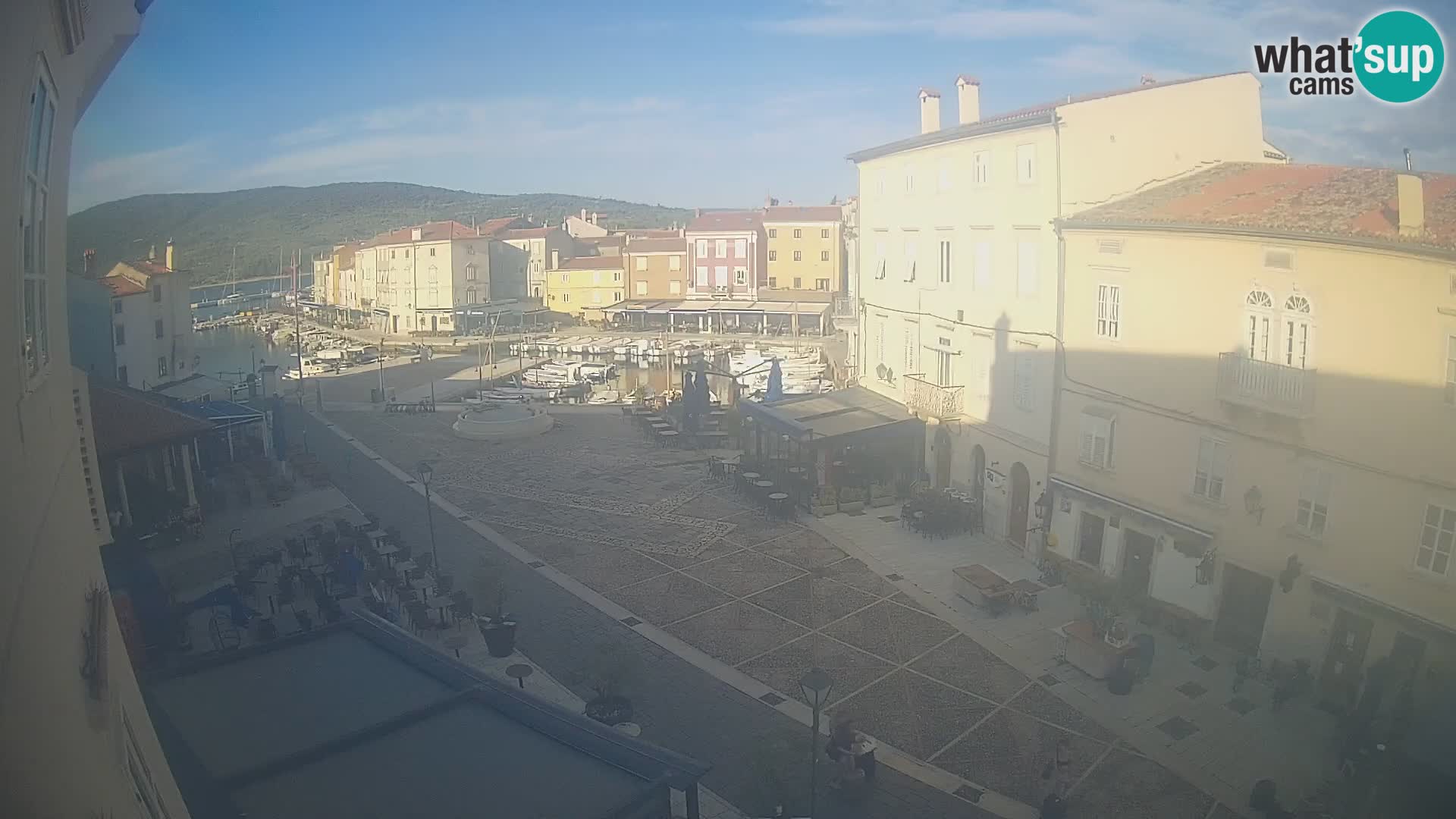 Cámara en vivo ciudad de Cres – plaza principal y “mandrač” – isla de Cres – Croacia