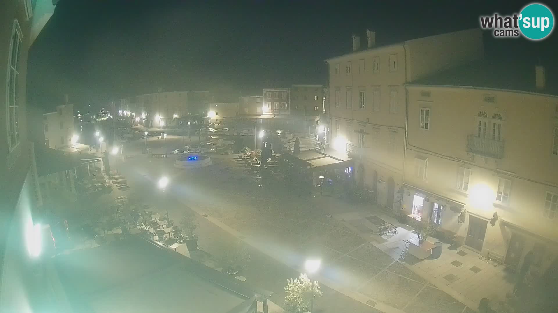 LIVE cam Cres city – place principale et “mandrač” – île de Cres – Croatie