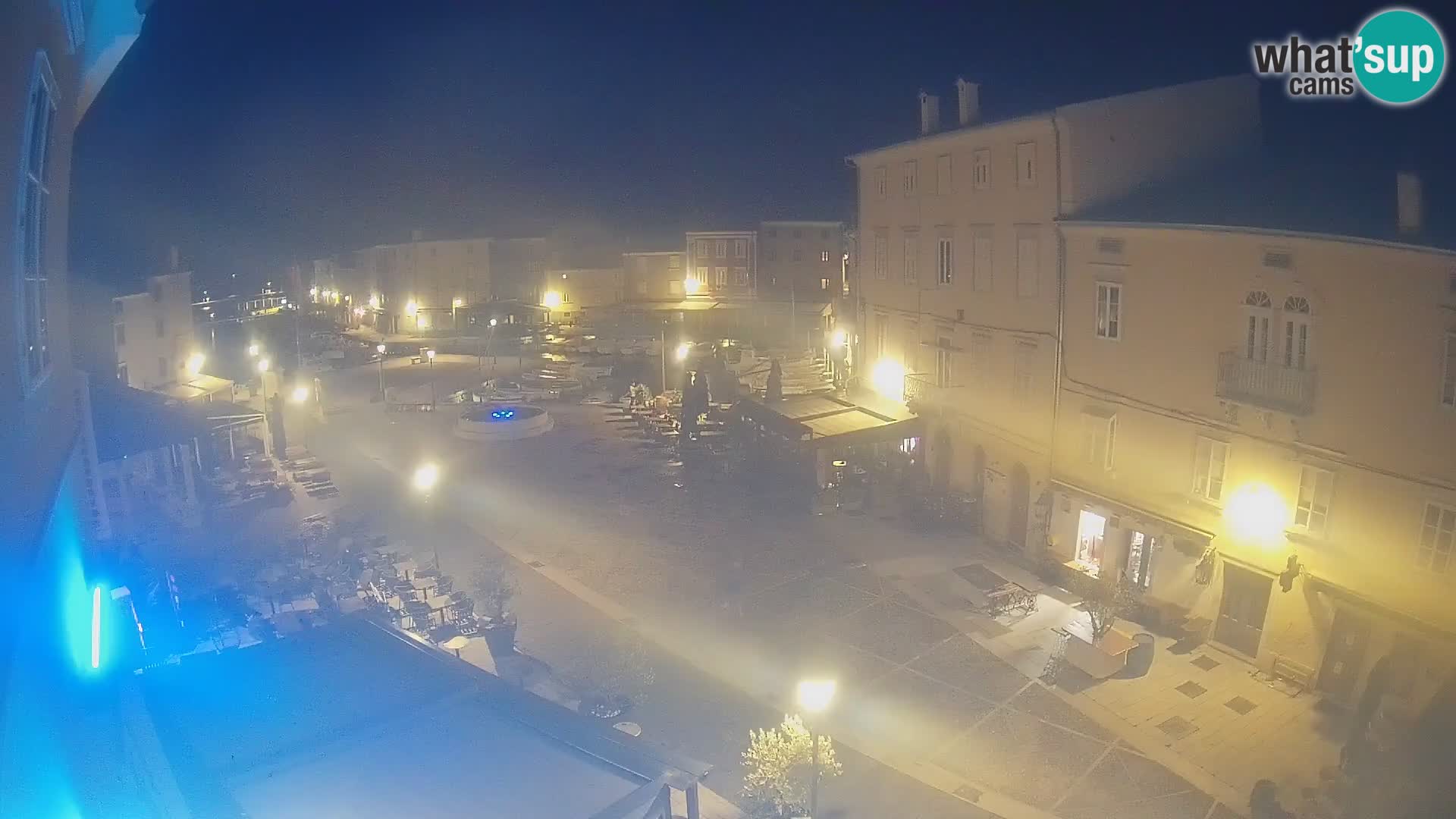 Web kamera Grad Cres – glavni trg i “mandrač” – otok Cres