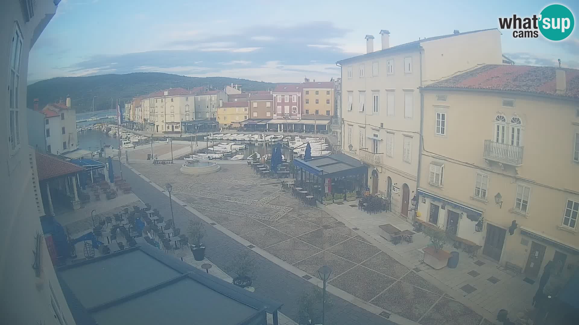LIVE cam Cres city – place principale et “mandrač” – île de Cres – Croatie
