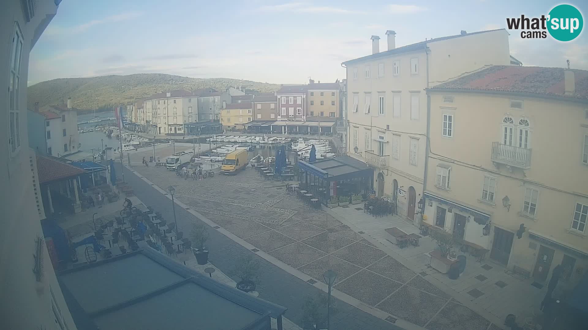 LIVE cam Cres city – place principale et “mandrač” – île de Cres – Croatie