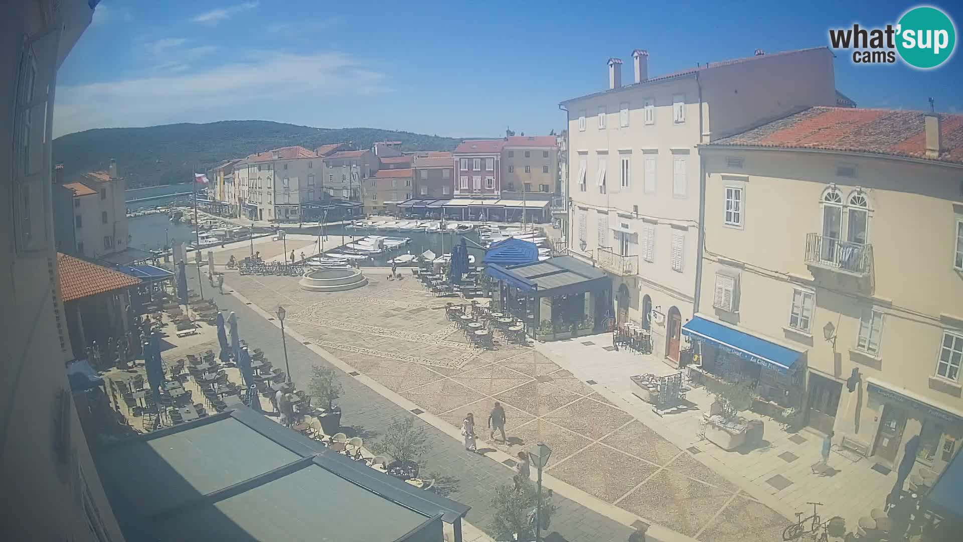 Cámara en vivo ciudad de Cres – plaza principal y “mandrač” – isla de Cres – Croacia