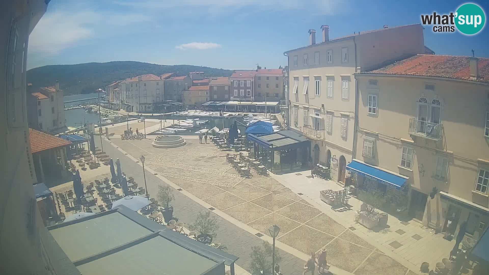 Cámara en vivo ciudad de Cres – plaza principal y “mandrač” – isla de Cres – Croacia