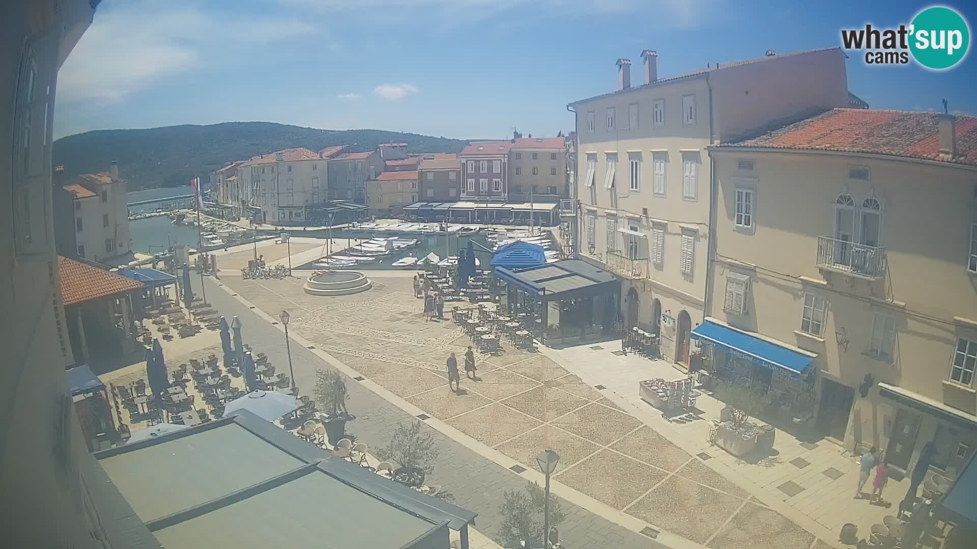 Cámara en vivo ciudad de Cres – plaza principal y “mandrač” – isla de Cres – Croacia