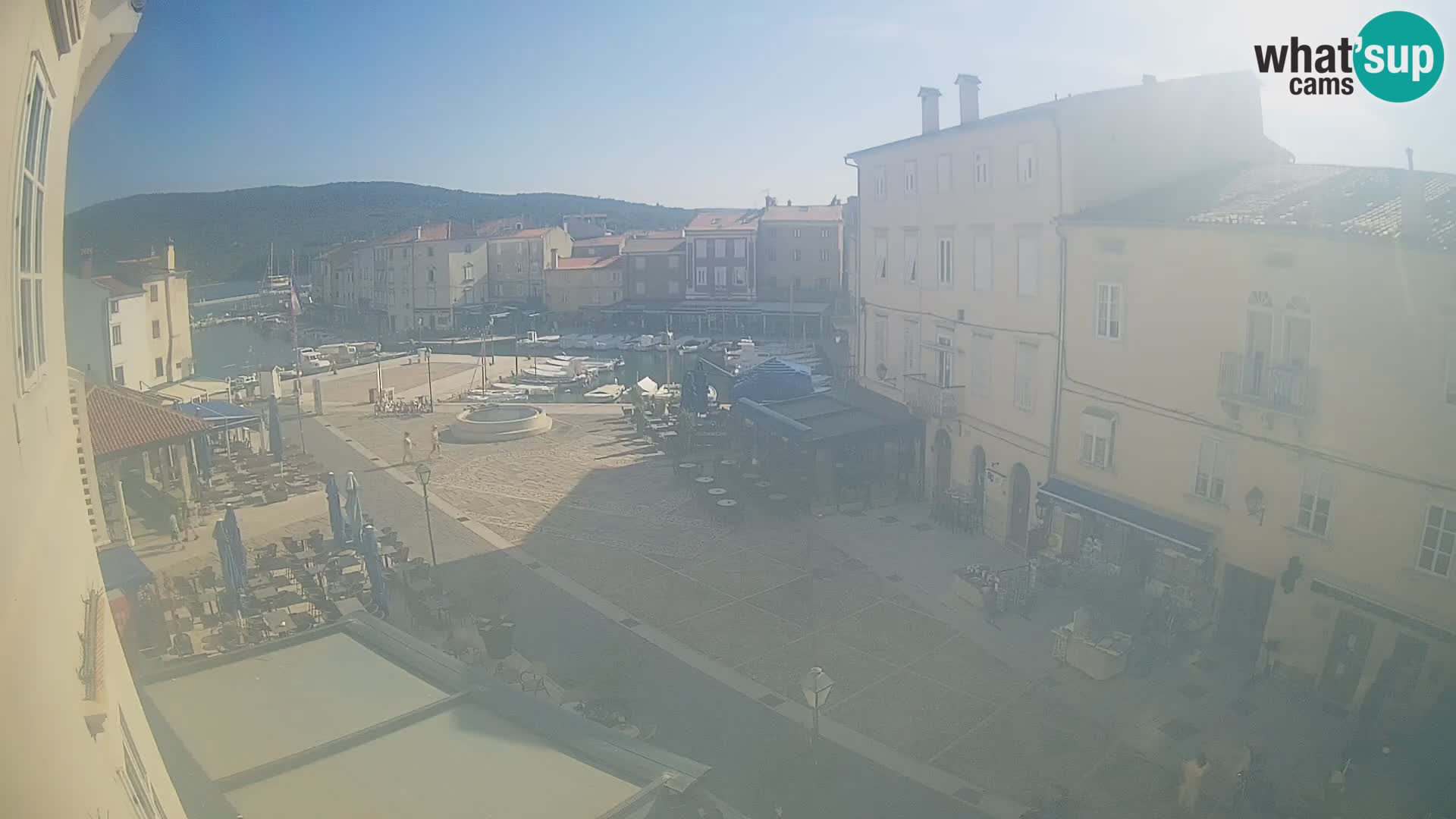 LIVE cam Cres city – place principale et “mandrač” – île de Cres – Croatie