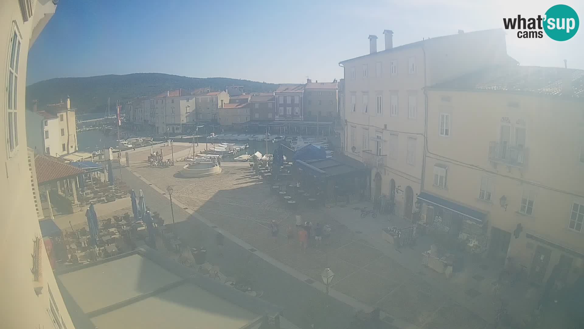 LIVE cam Cres city – place principale et “mandrač” – île de Cres – Croatie