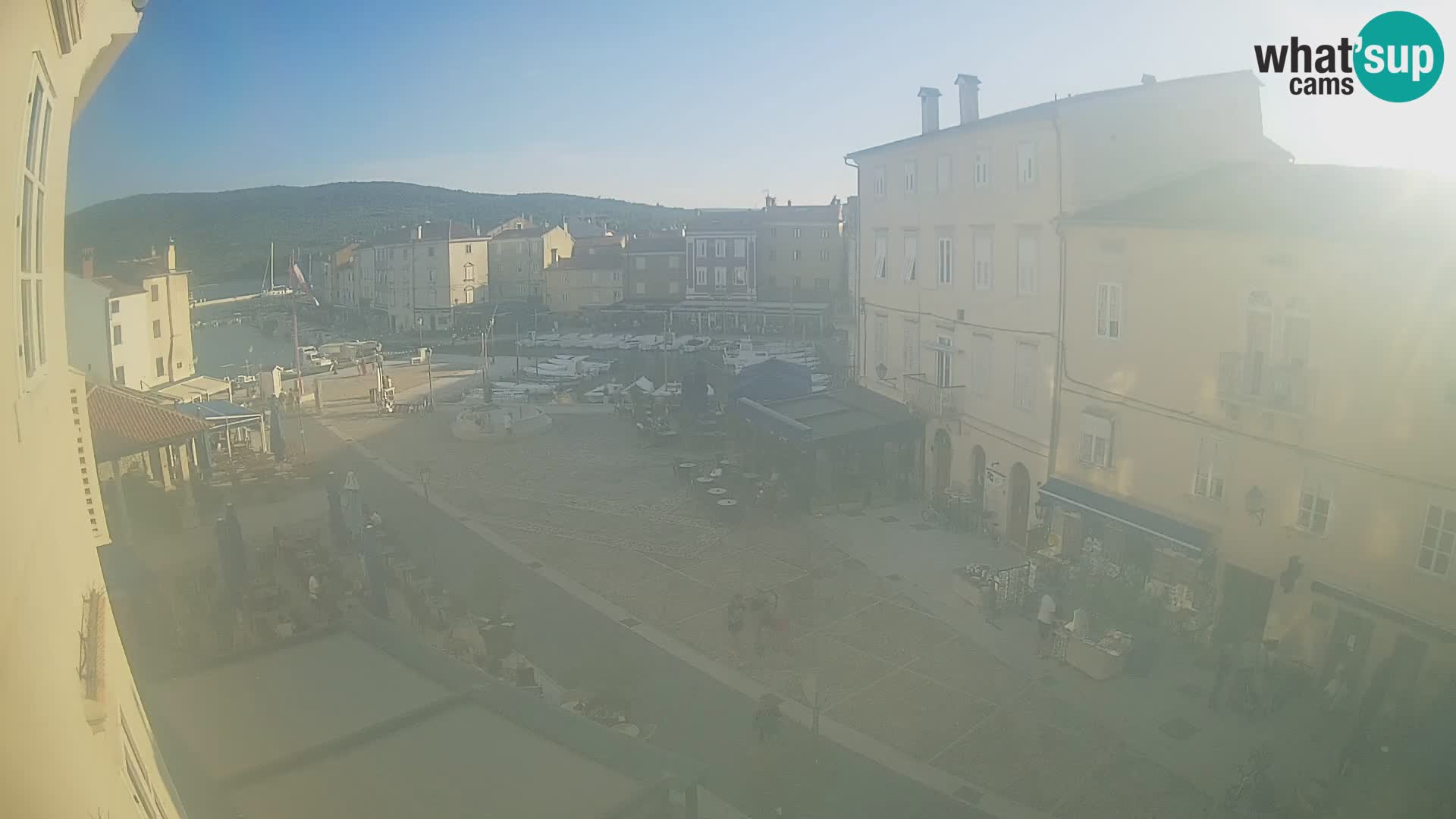 LIVE cam Cres city – place principale et “mandrač” – île de Cres – Croatie