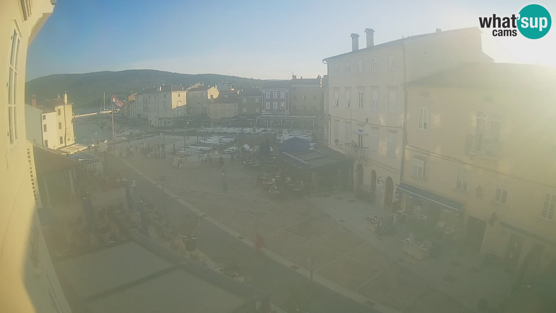 LIVE cam Cres city – place principale et “mandrač” – île de Cres – Croatie