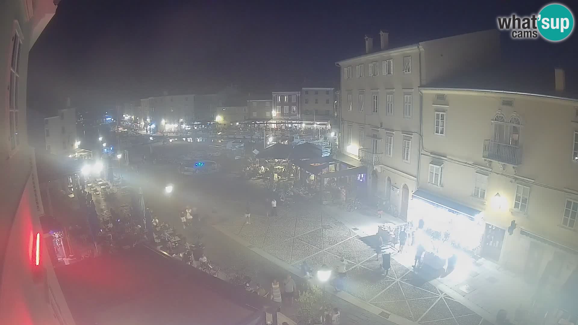 Web kamera Grad Cres – glavni trg i “mandrač” – otok Cres