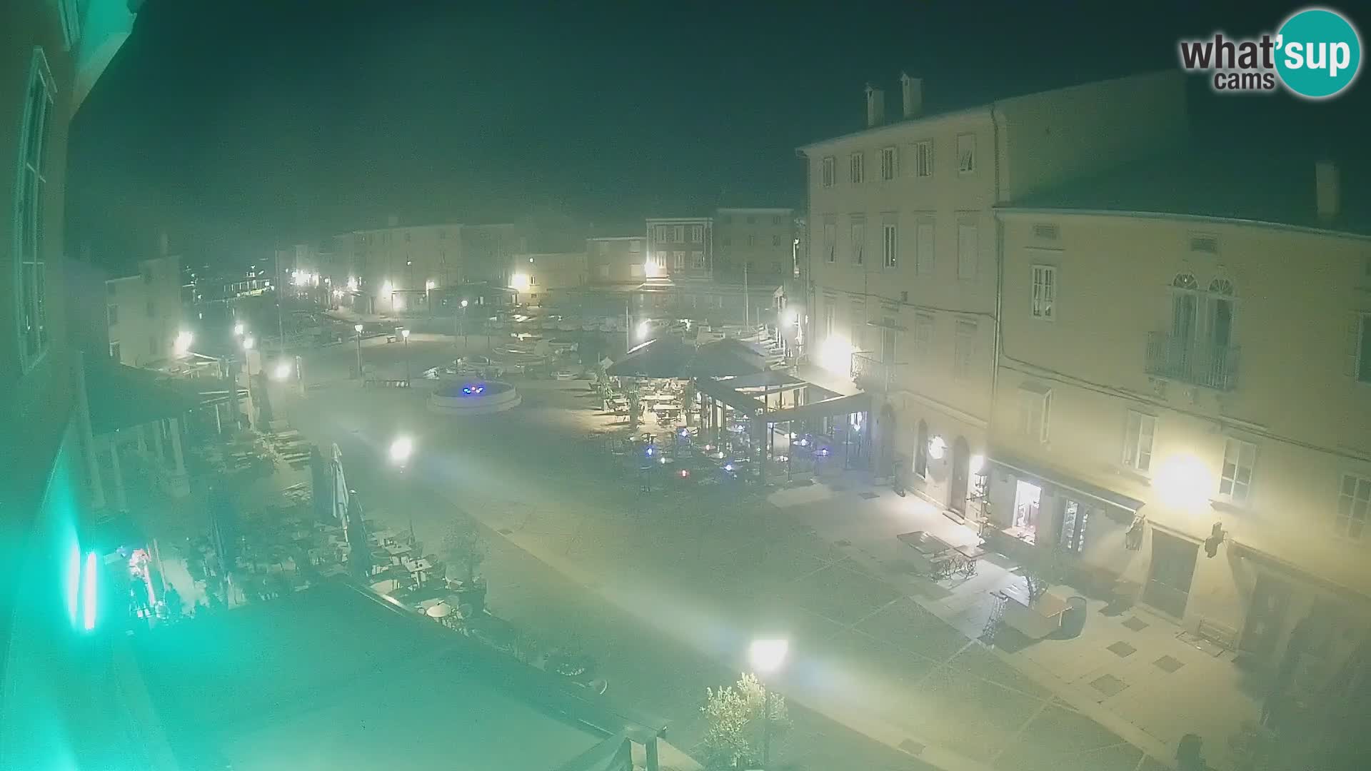 Kamera v ŽIVO Cres mesto – glavni trg in “mandrač” – otok Cres – Hrvaška
