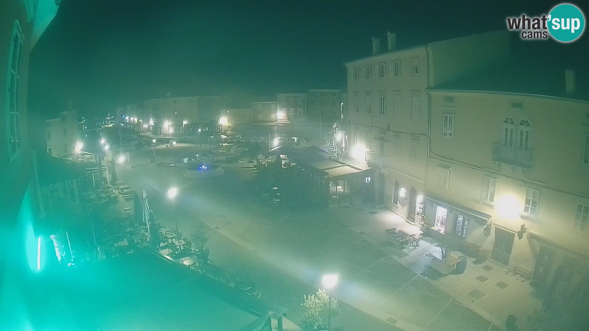 Cámara en vivo ciudad de Cres – plaza principal y “mandrač” – isla de Cres – Croacia