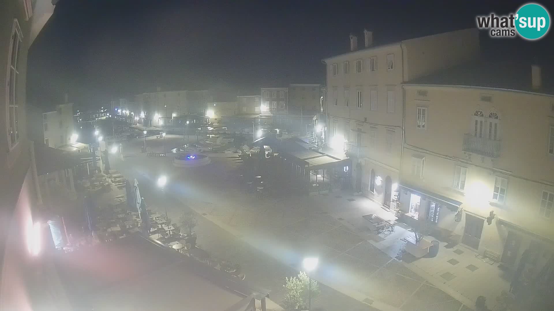 Kamera v ŽIVO Cres mesto – glavni trg in “mandrač” – otok Cres – Hrvaška