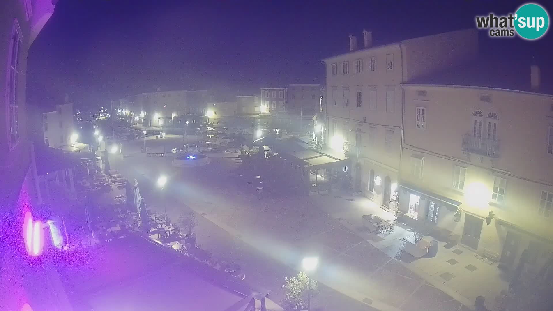Cámara en vivo ciudad de Cres – plaza principal y “mandrač” – isla de Cres – Croacia